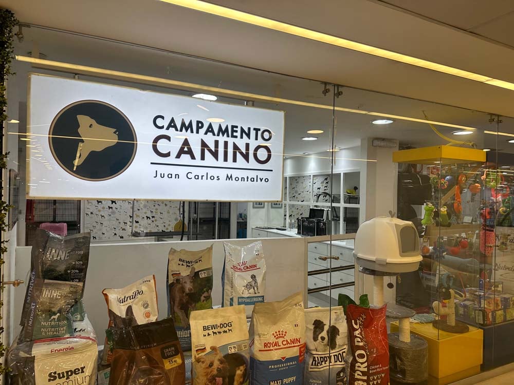 CAMPAMENTO CANINO tienda